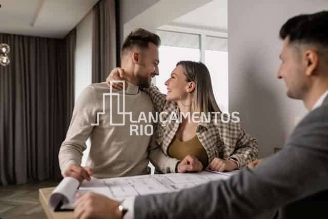 Como um corretor de imóveis pode me auxiliar a encontrar bons imóveis na planta?